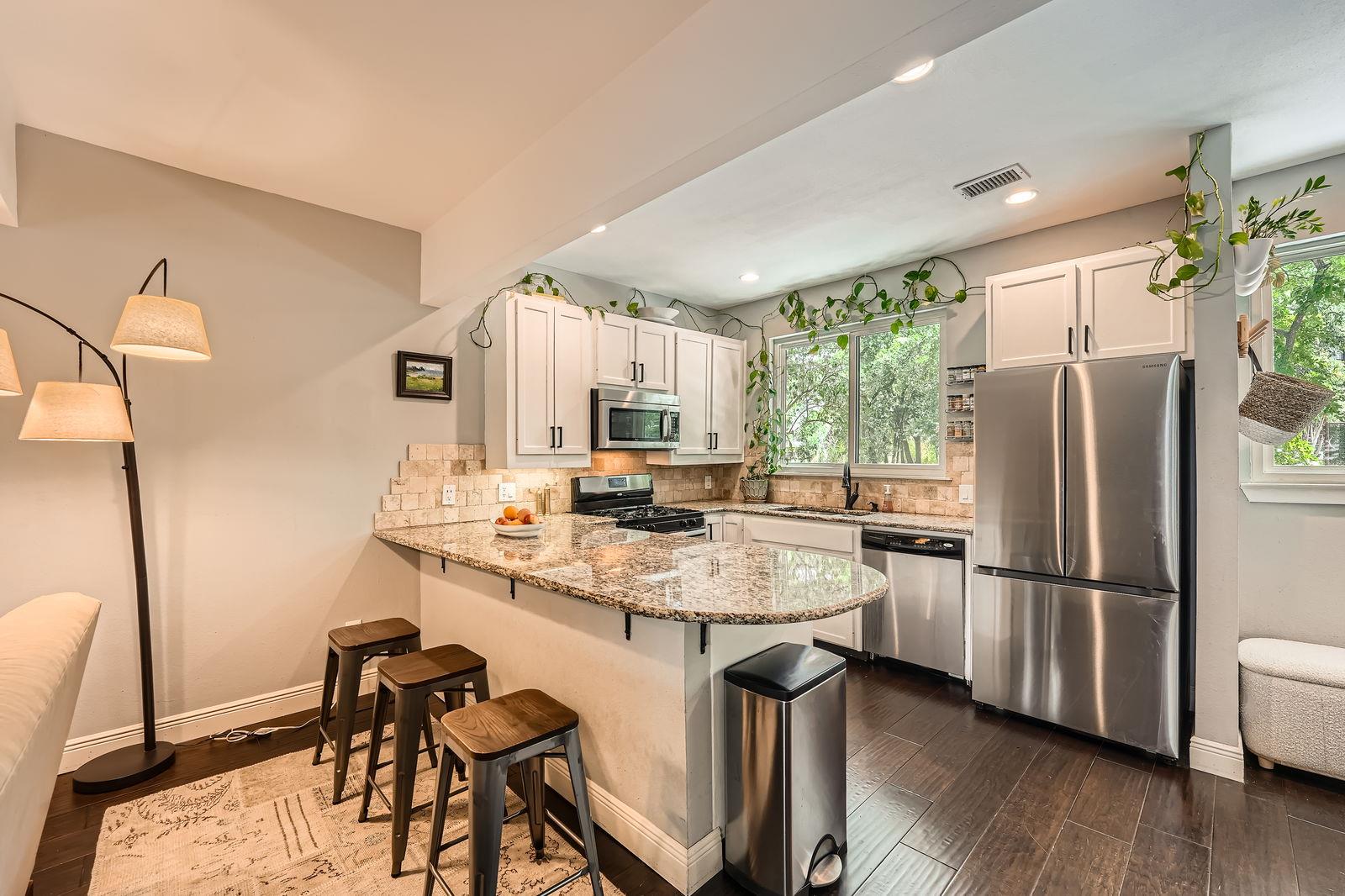 606 W Lynn ST 16