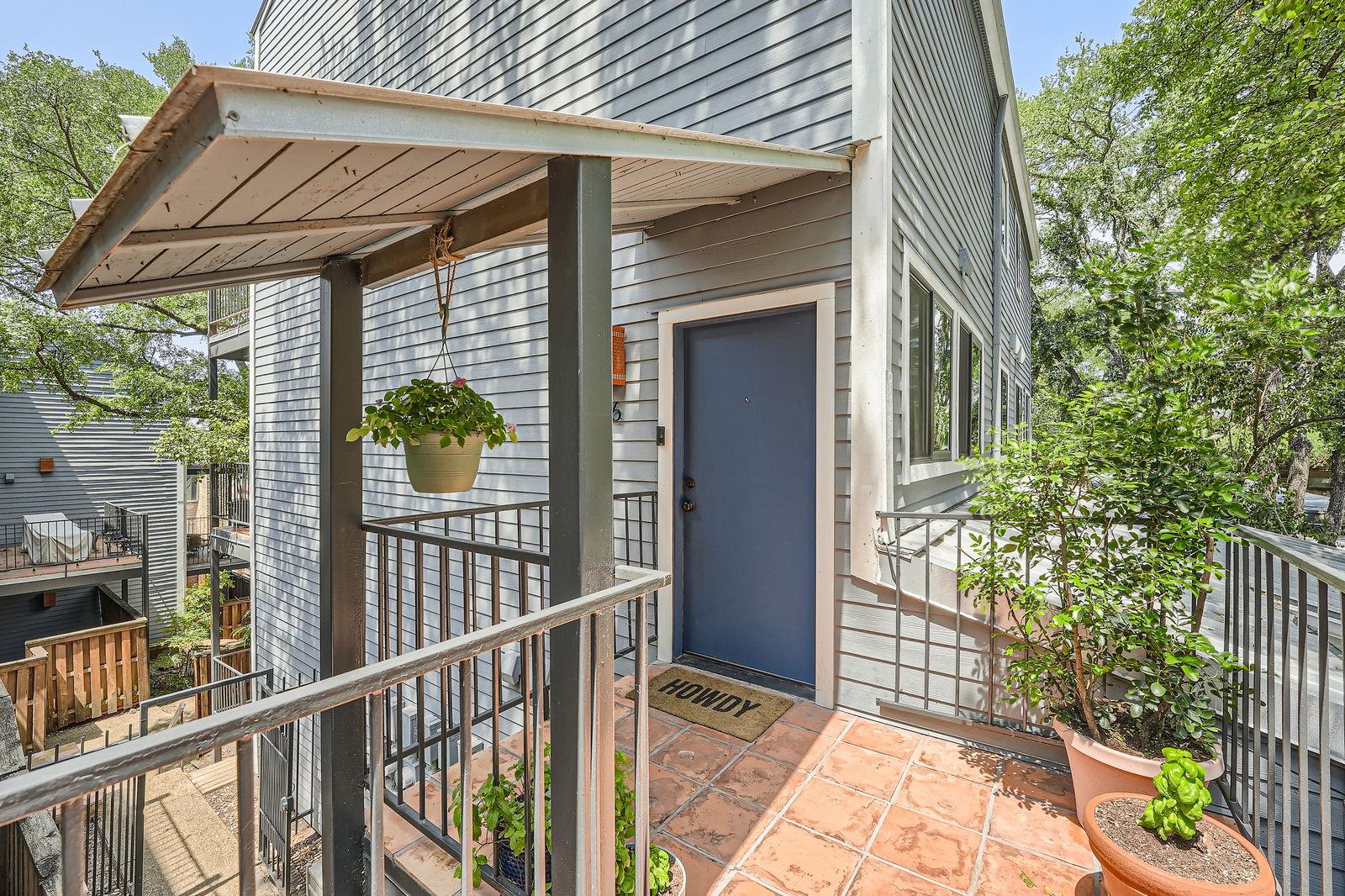 606 W Lynn ST 16
