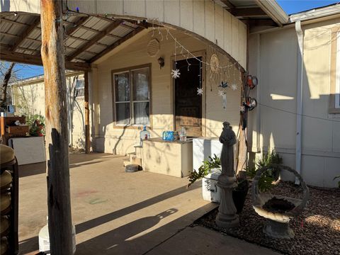 140 Alum Creek DR Cedar Creek TX 78612