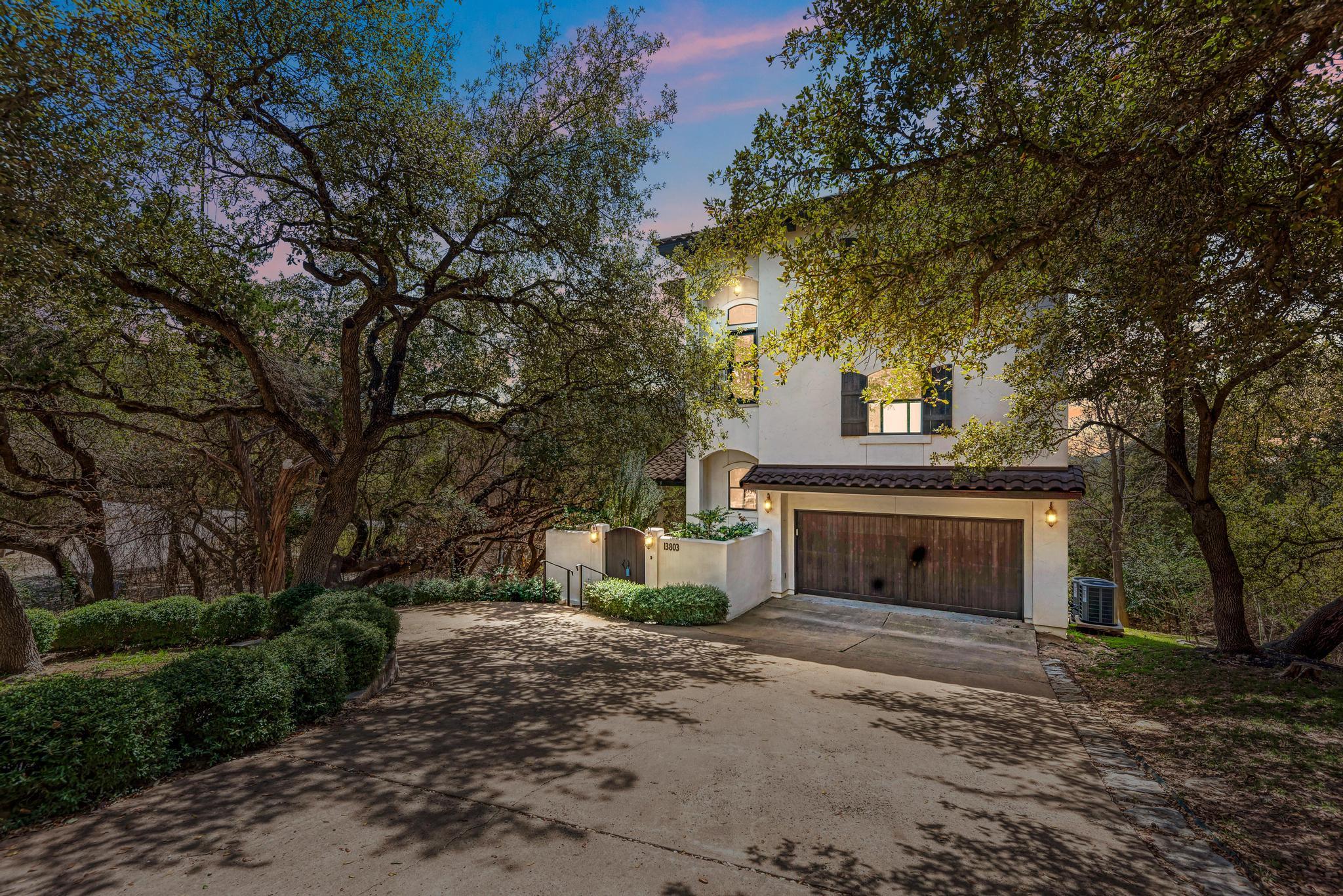 Photo 1 of 40 — 13803 Lake View DR, Austin, TX 78732