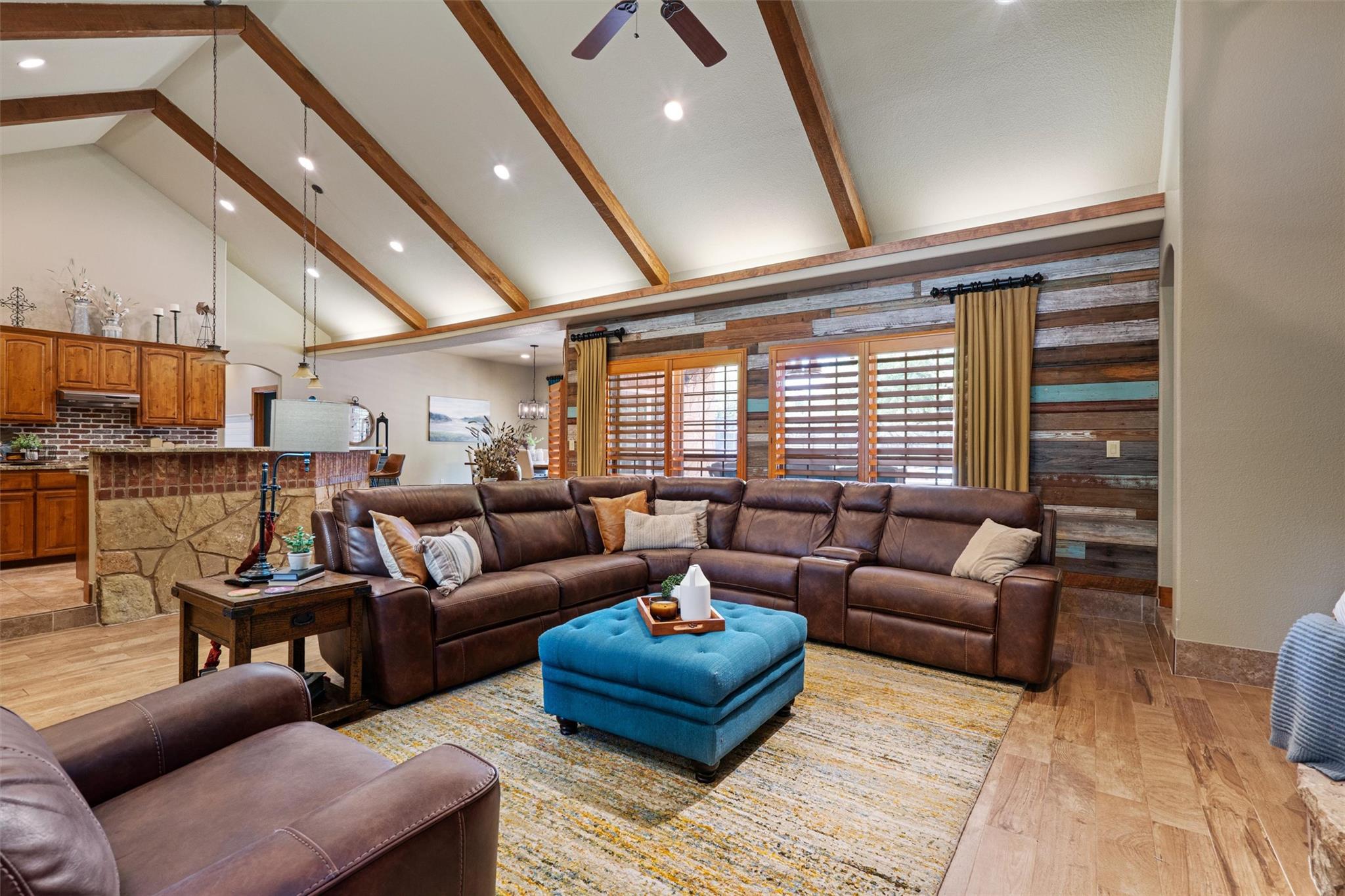 200 Little River RD