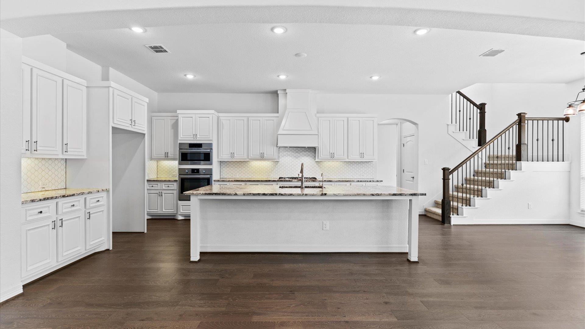 2382 Geneseo Oaks