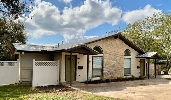 909 HILL WOOD DR # A, AUSTIN, TX 78745 - Image ad05ffd764fda2648bd78c2f808ffa89/1225203862