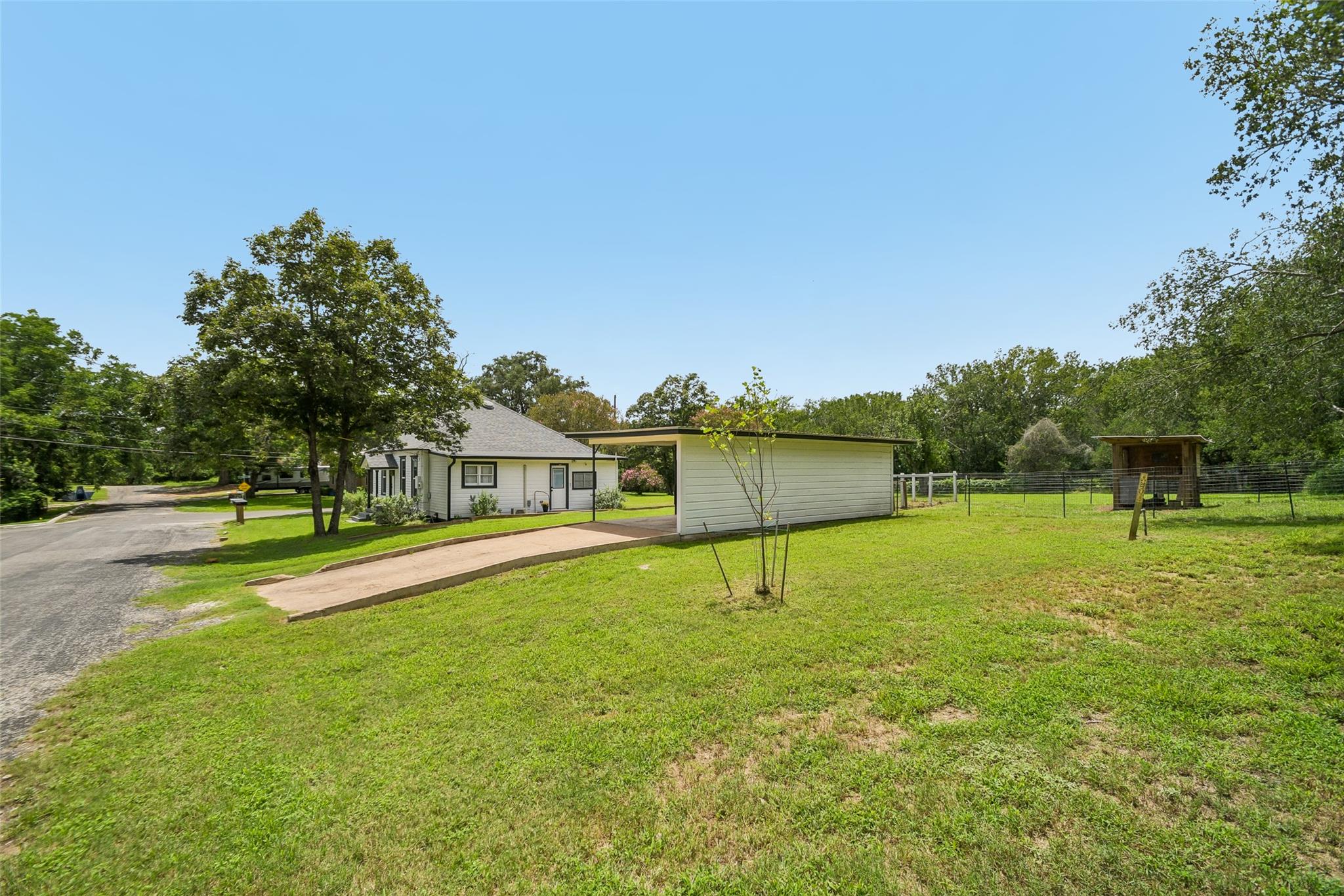 406 Live Oak ST