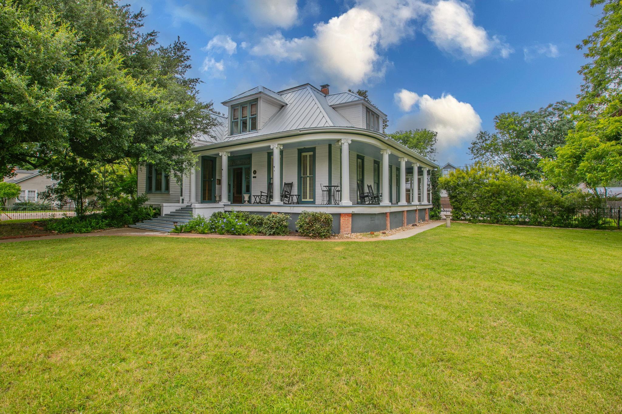 1109 Pecan ST