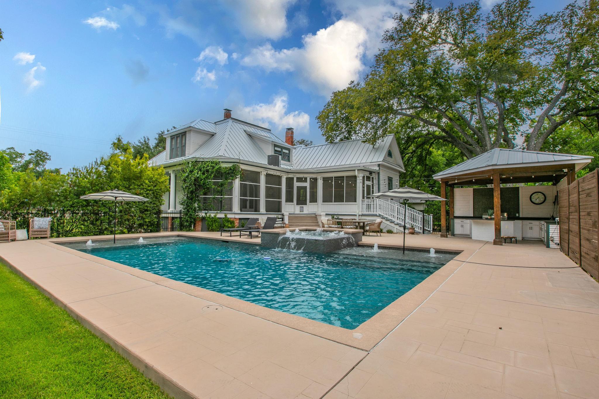 1109 Pecan ST