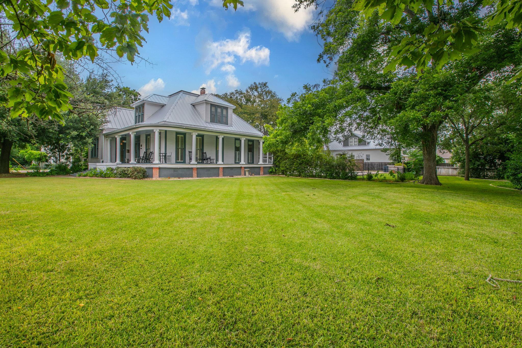 1109 Pecan ST