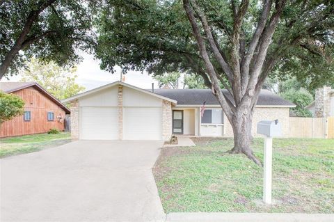 Photo of 1404 Hillcrest DR, Taylor, TX 76574 (MLS # 4605947)