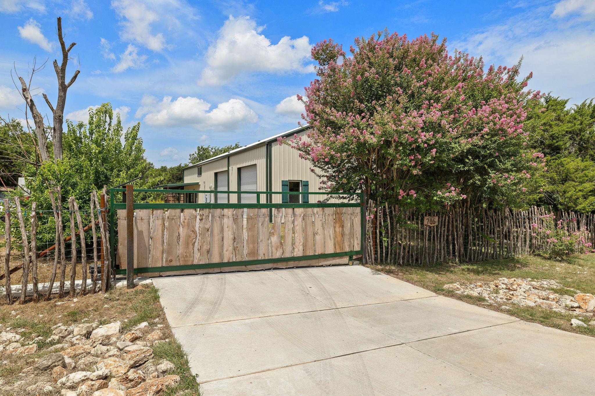 705 Peregrine WAY