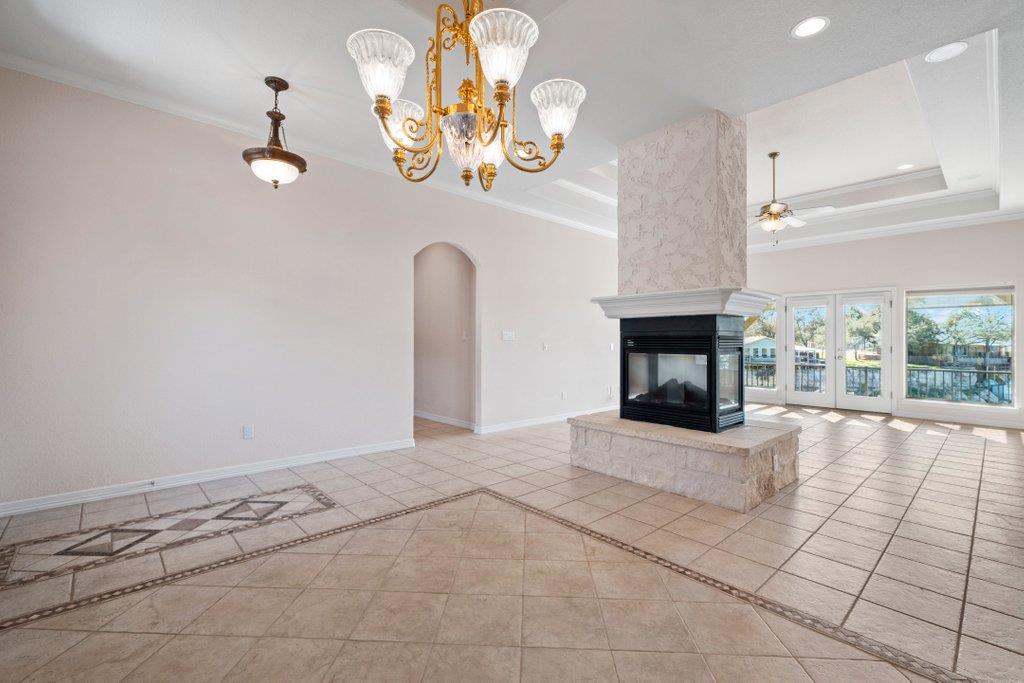 1925 GLENN DR DR