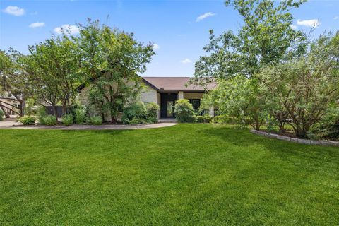 Photo of 103 Schooner DR, Lakeway, TX 78738 (MLS # 7870103)