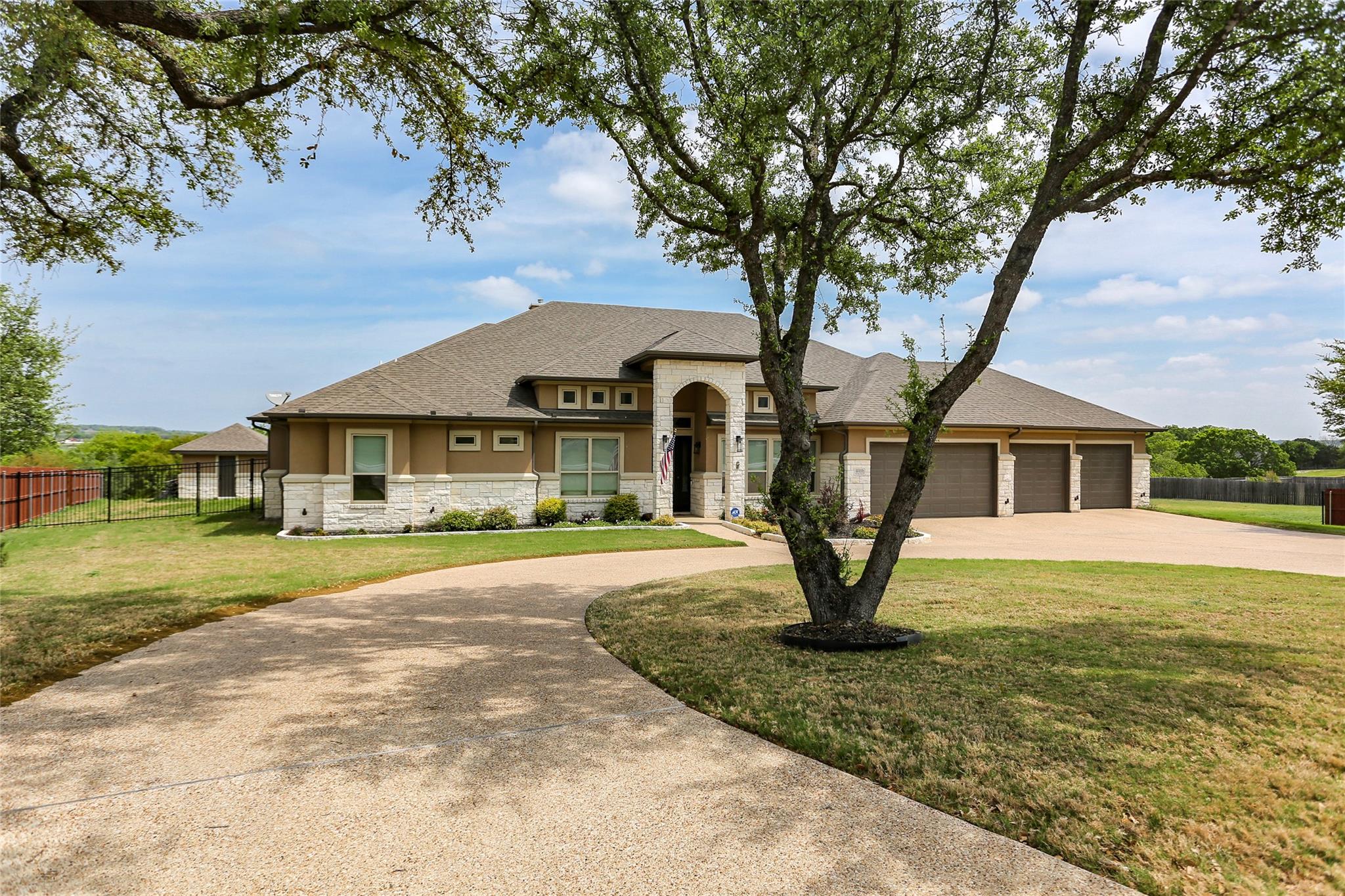 4013 Turning Leaf DR