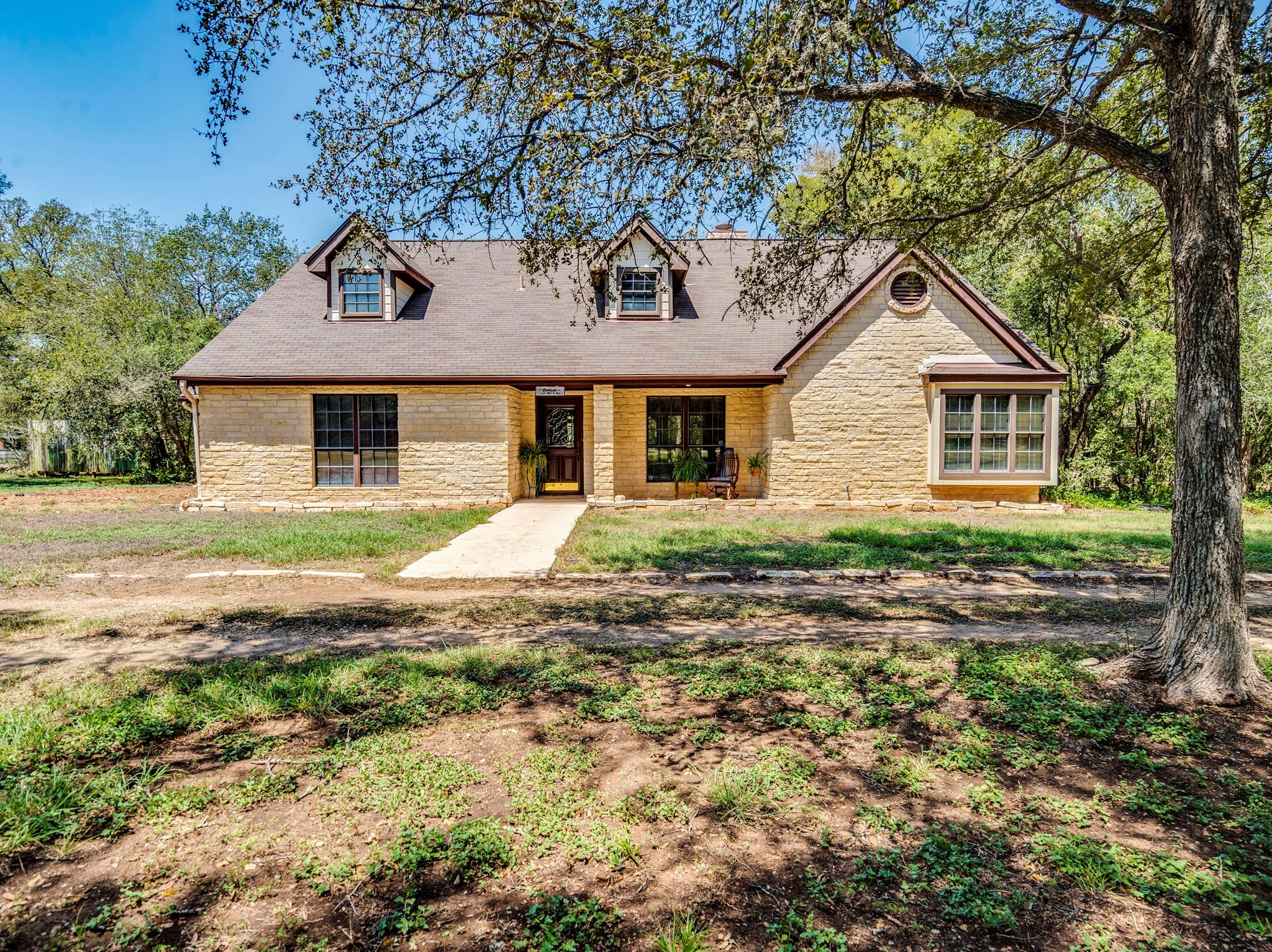 1112 Live Oak LOOP