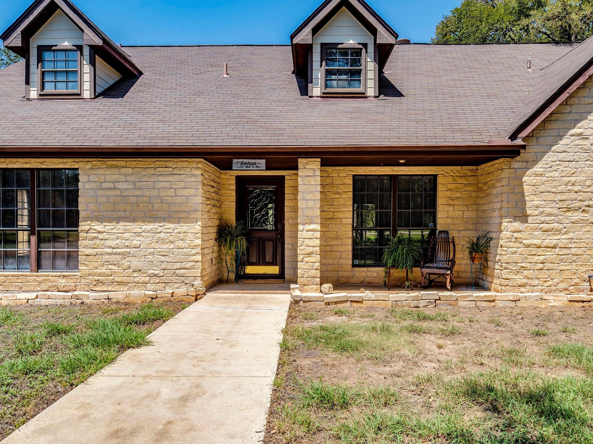 1112 Live Oak LOOP