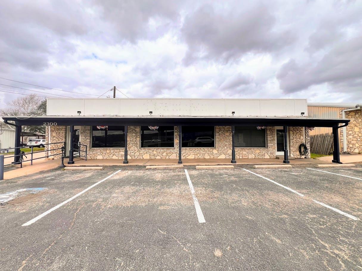 2300 N Us Highway 281 Highway