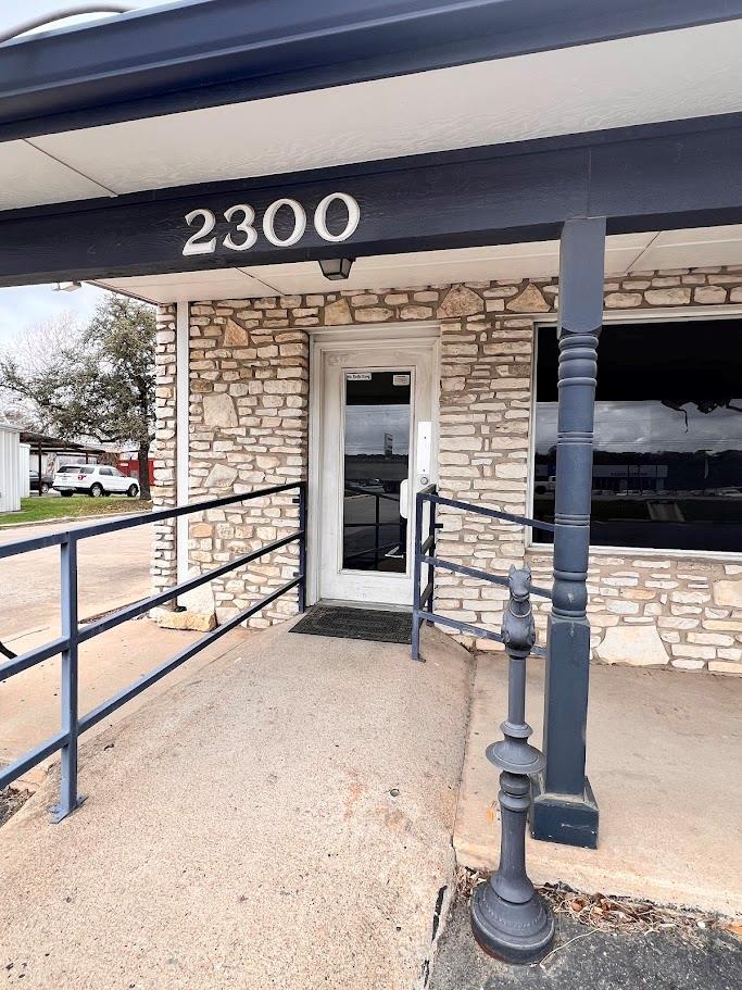 2300 N Us Highway 281 Highway