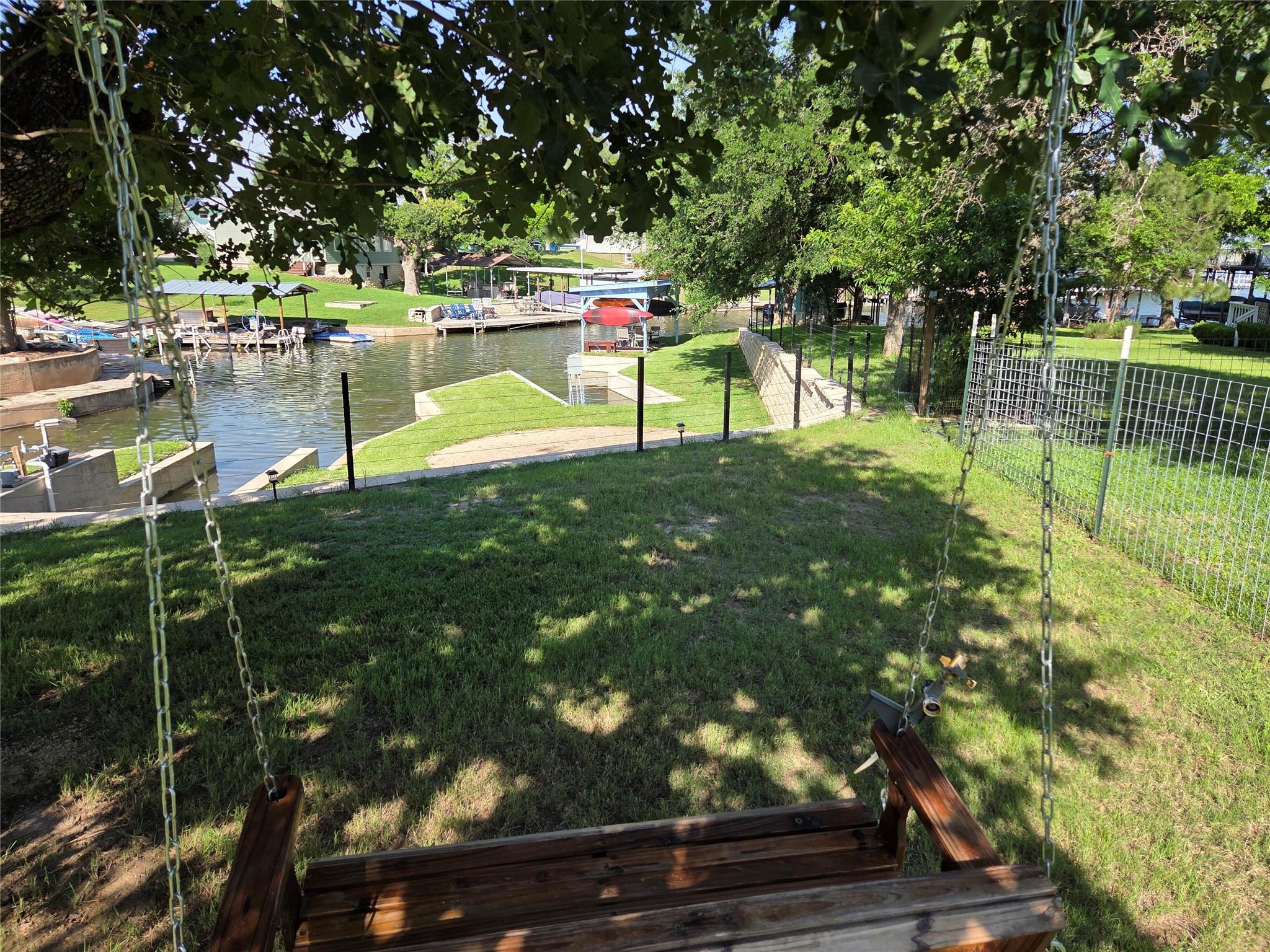 203 W Lakeshore DR