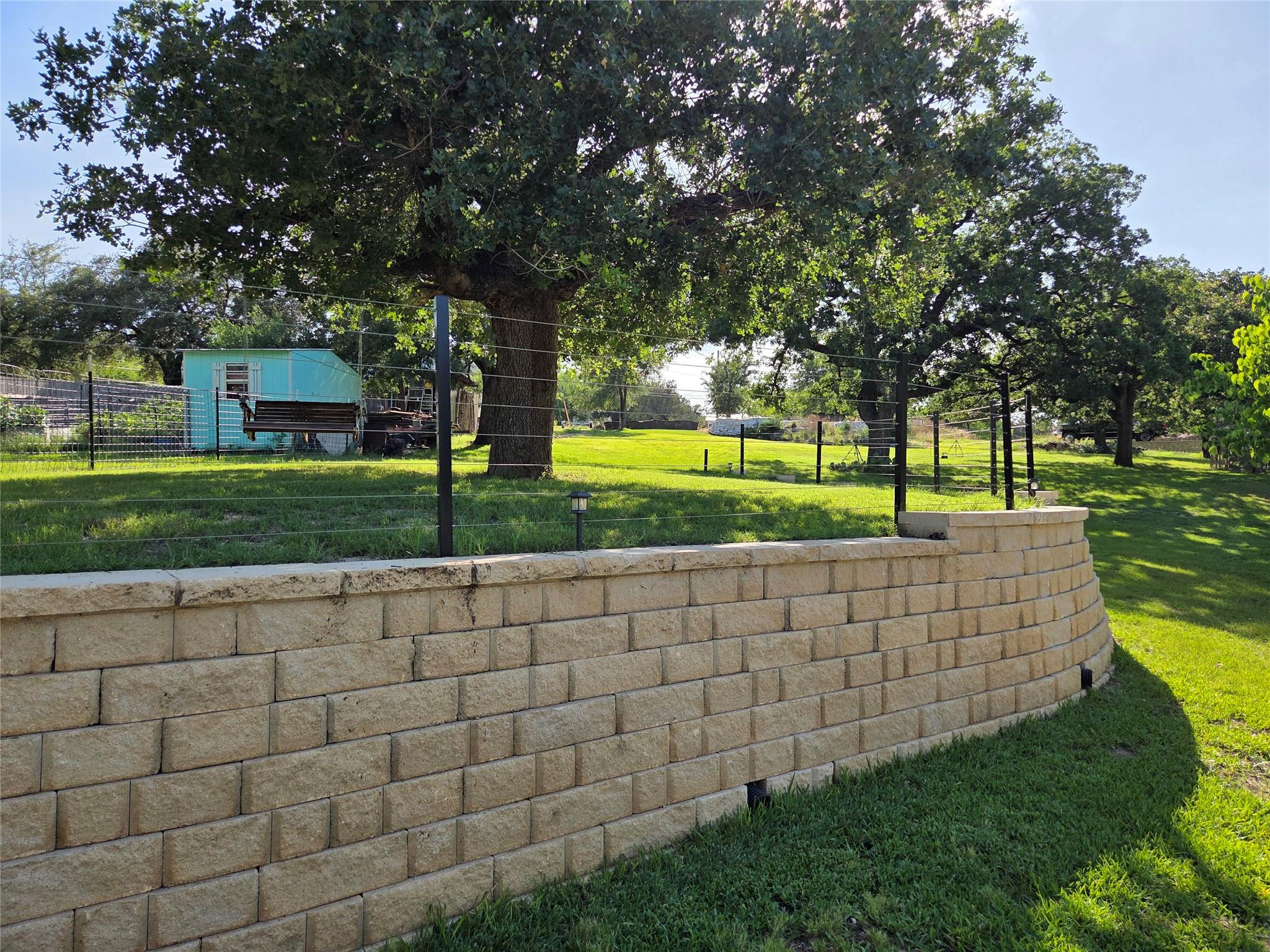203 W Lakeshore DR