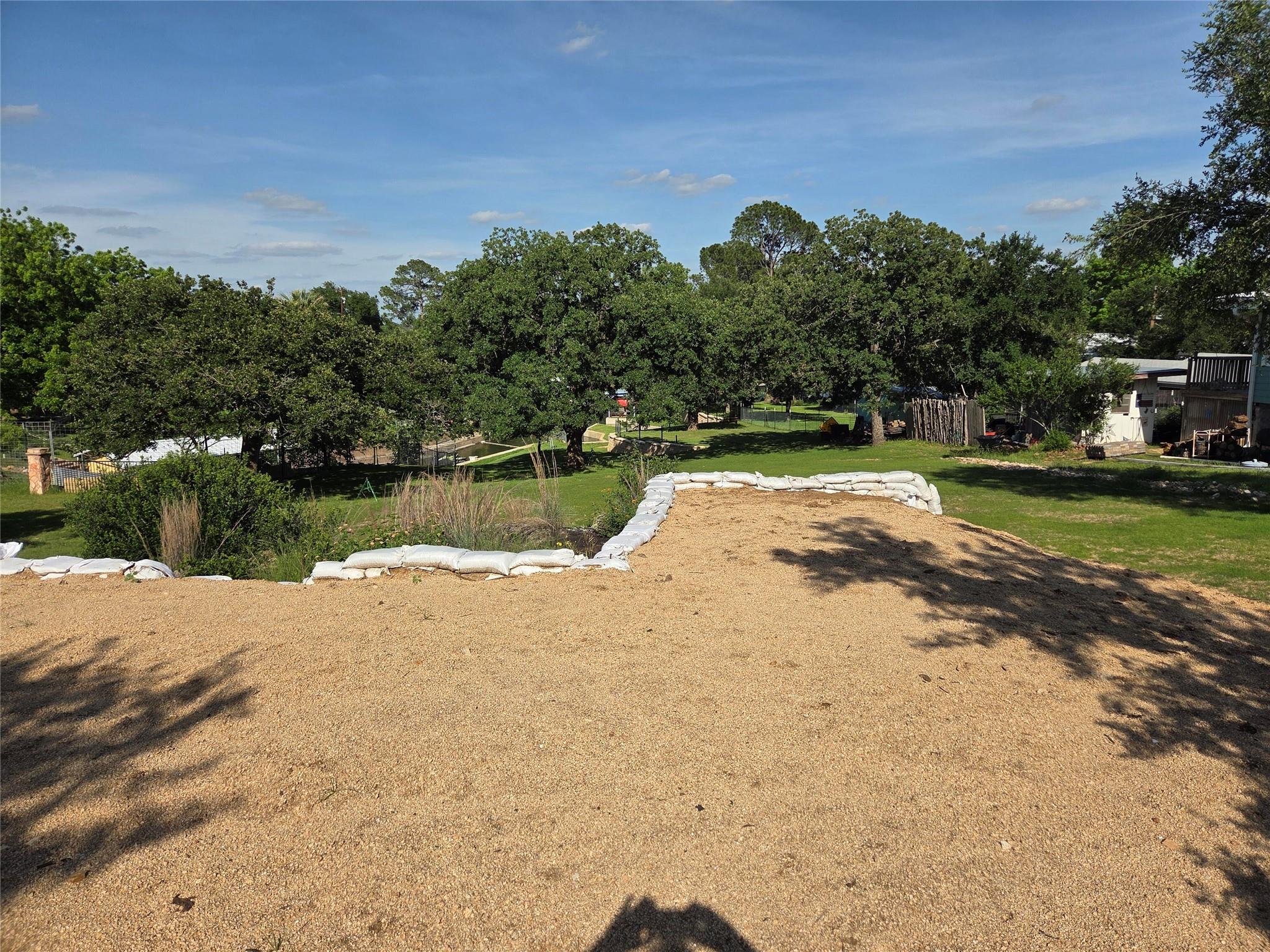 203 W Lakeshore DR