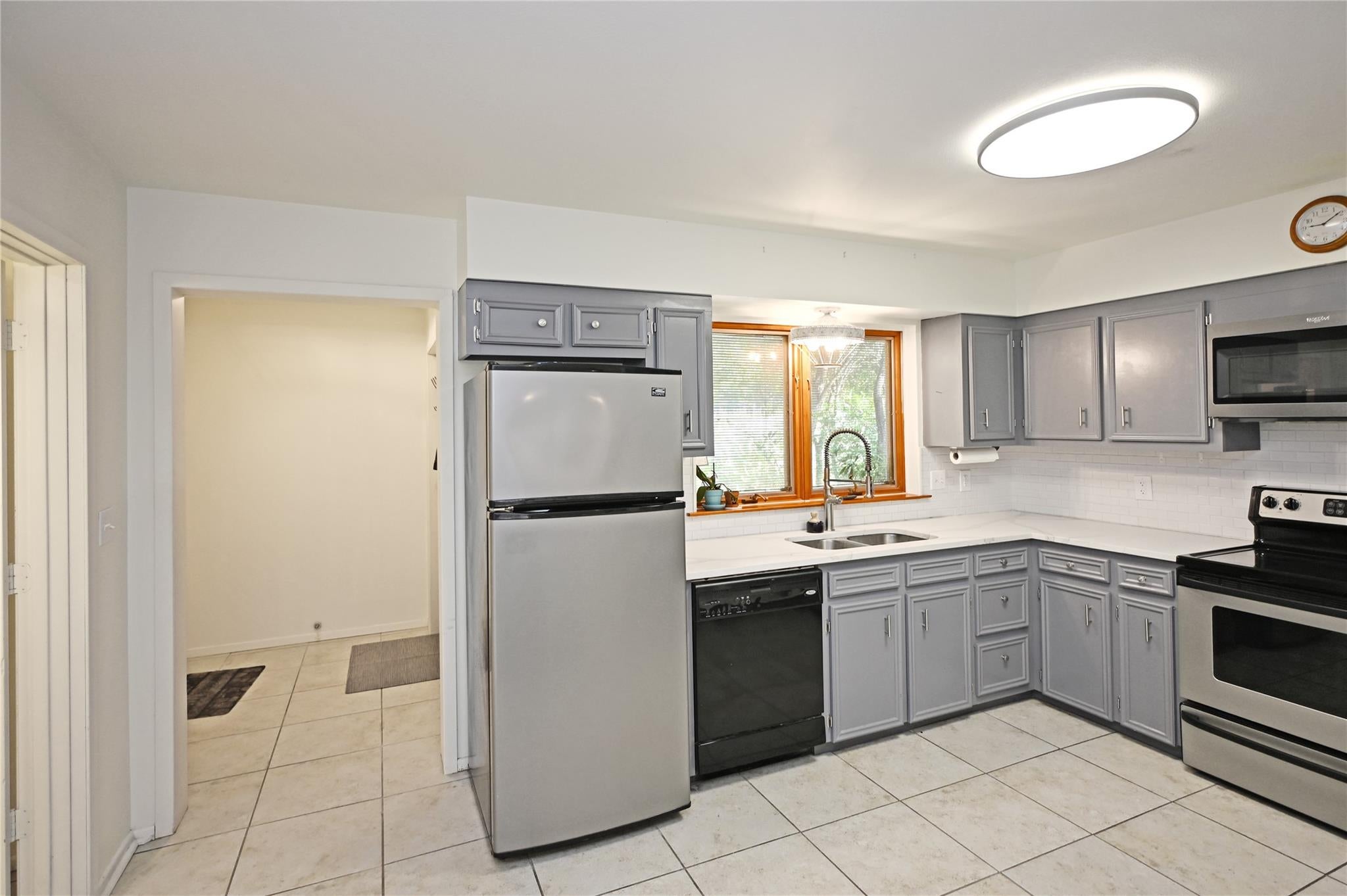 1133 Fox Run CIR