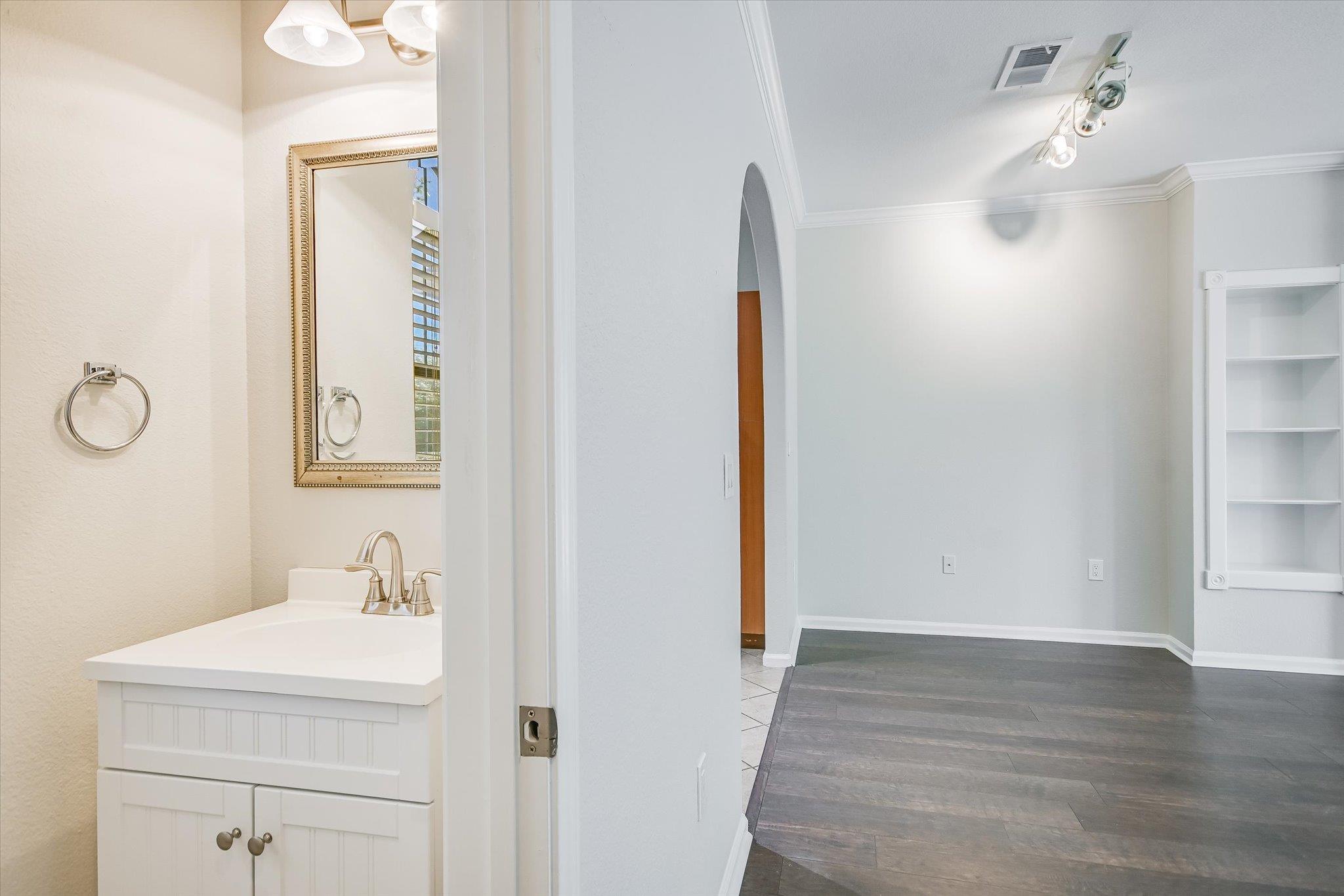 11203 Ranch Road 2222 906