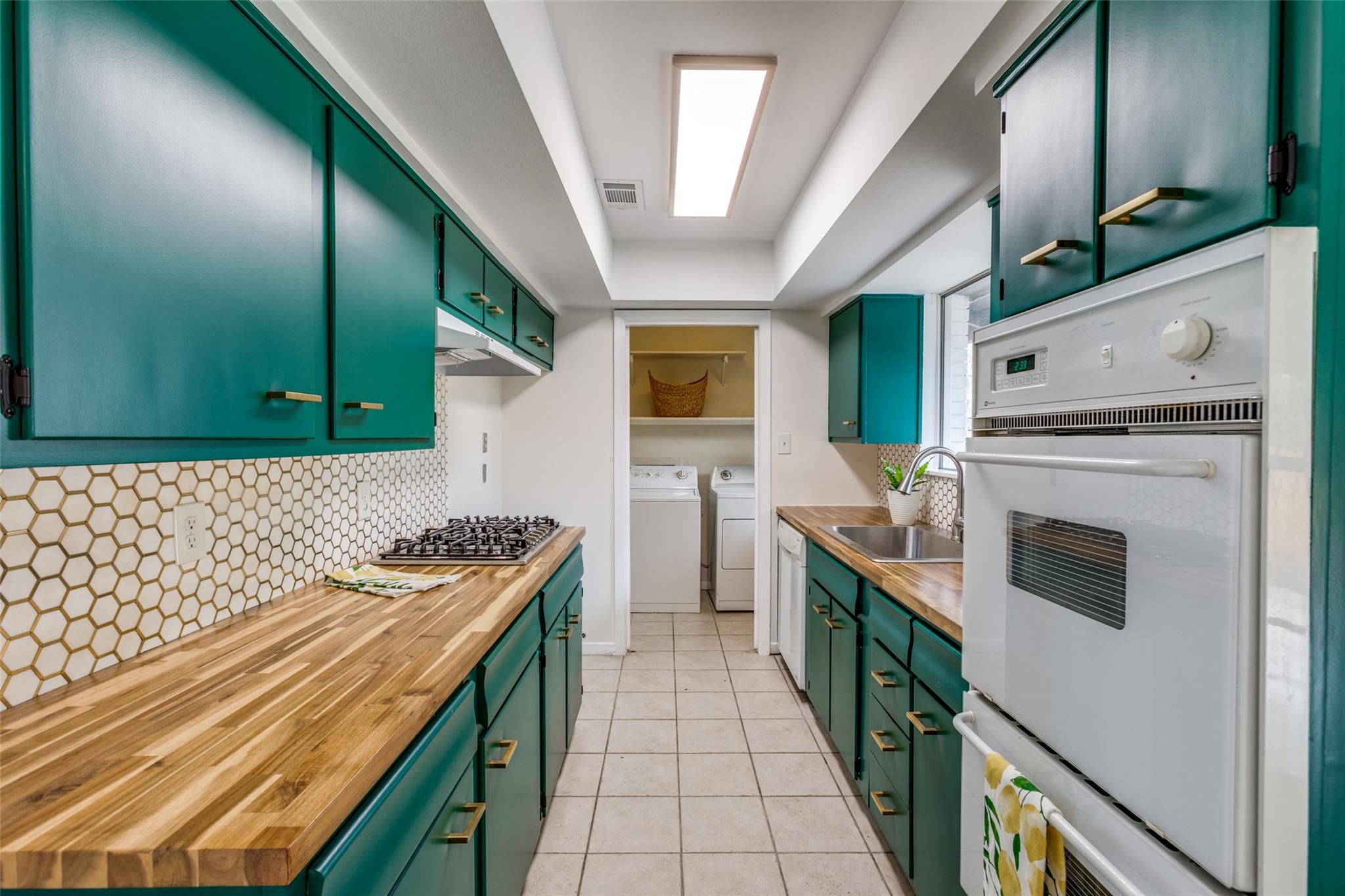 Austin, Texas 78704, United States, 3 Bedrooms Bedrooms, ,2 BathroomsBathrooms,Residential,Active,76673