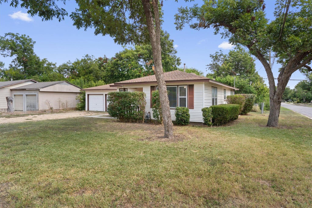 Photo of 1119 Kent ST, Taylor, TX 76574 (MLS # 7479250)