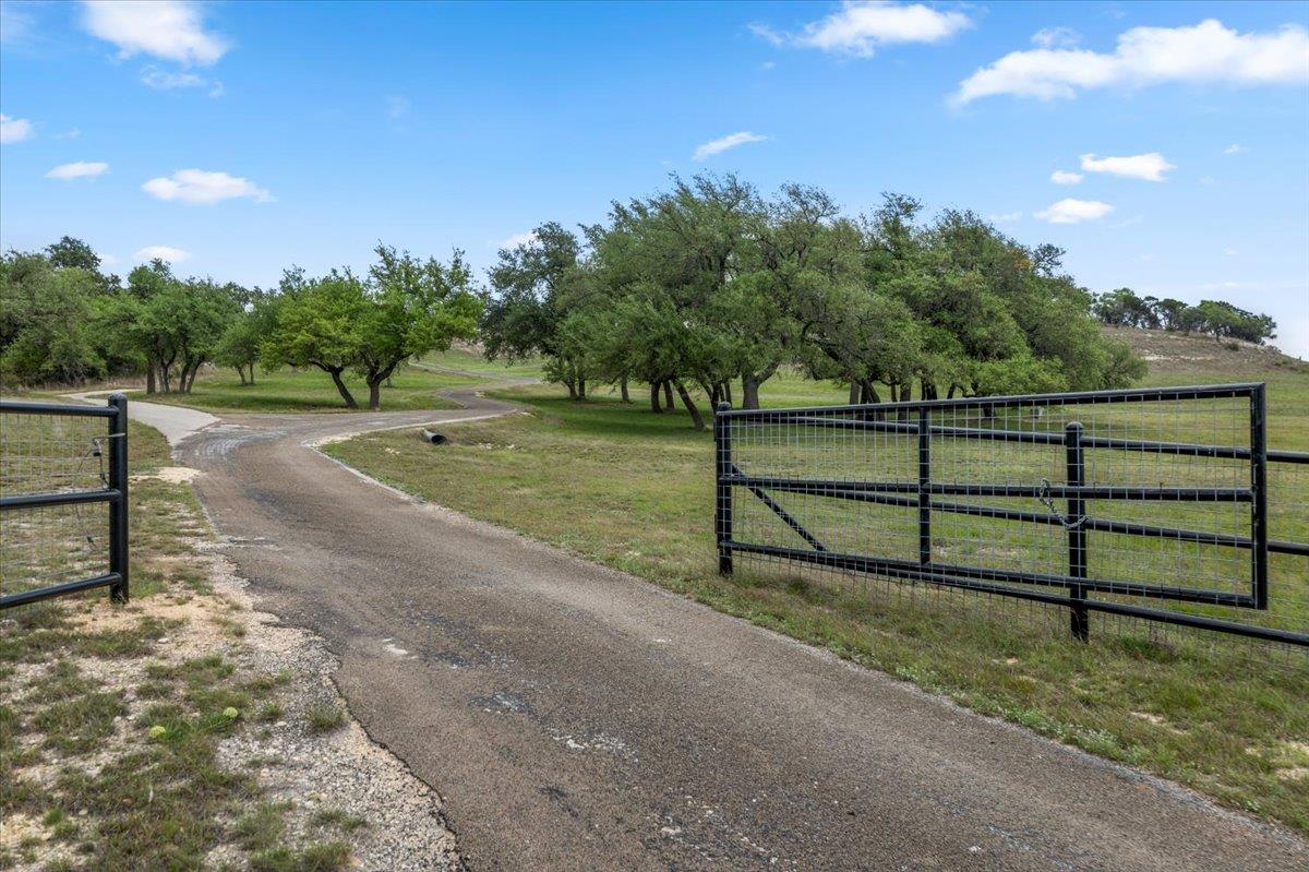 6594 W Hwy 290