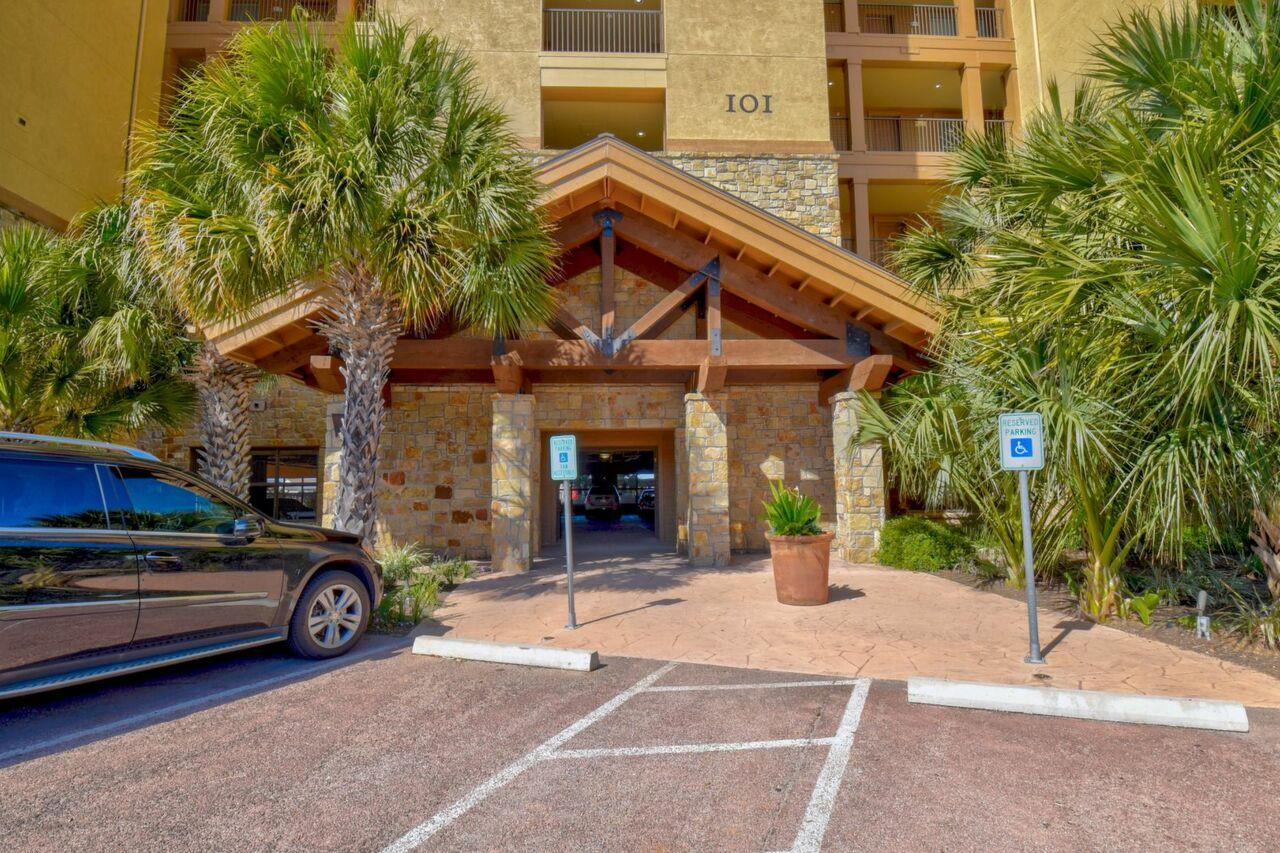 101 West Bank DR 15