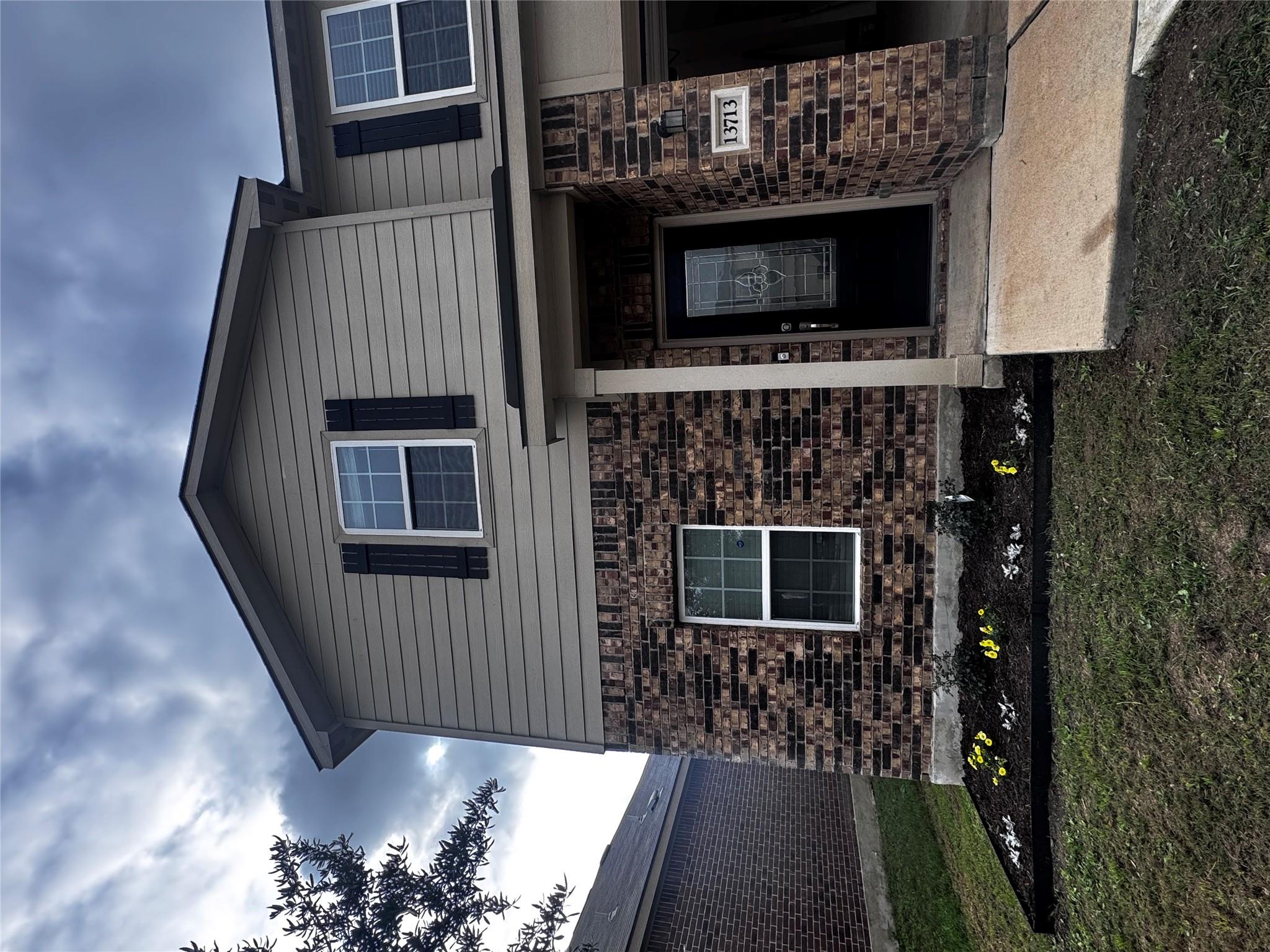 13713 Henry A Wallace LN