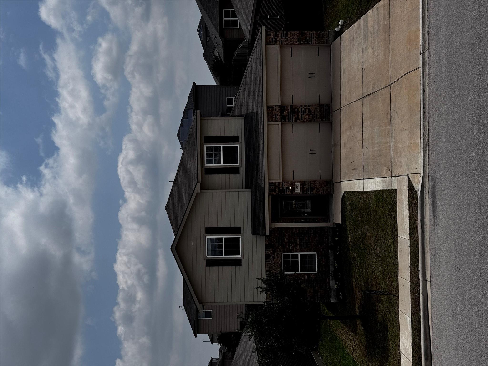 13713 Henry A Wallace LN