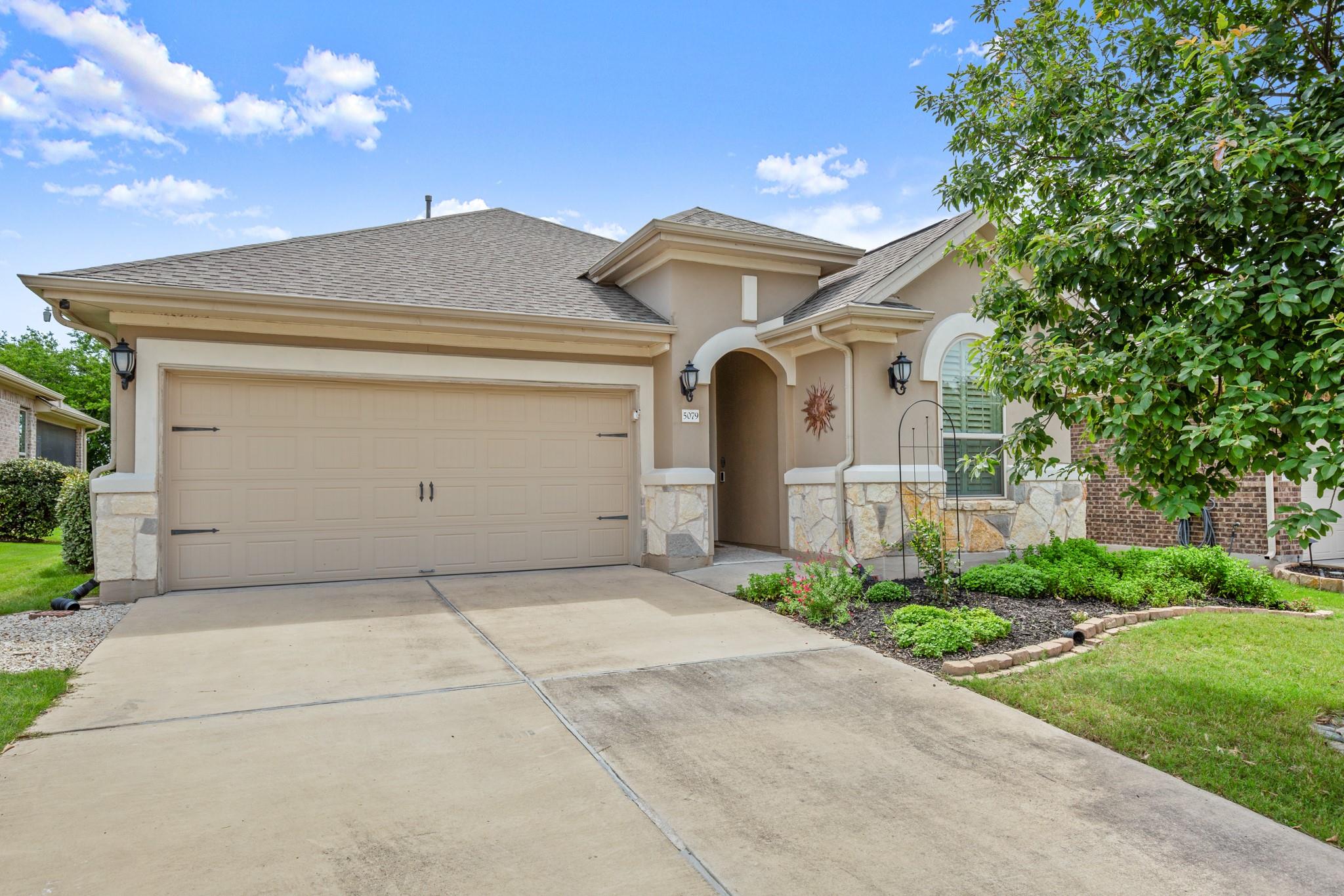5079 Lunata WAY