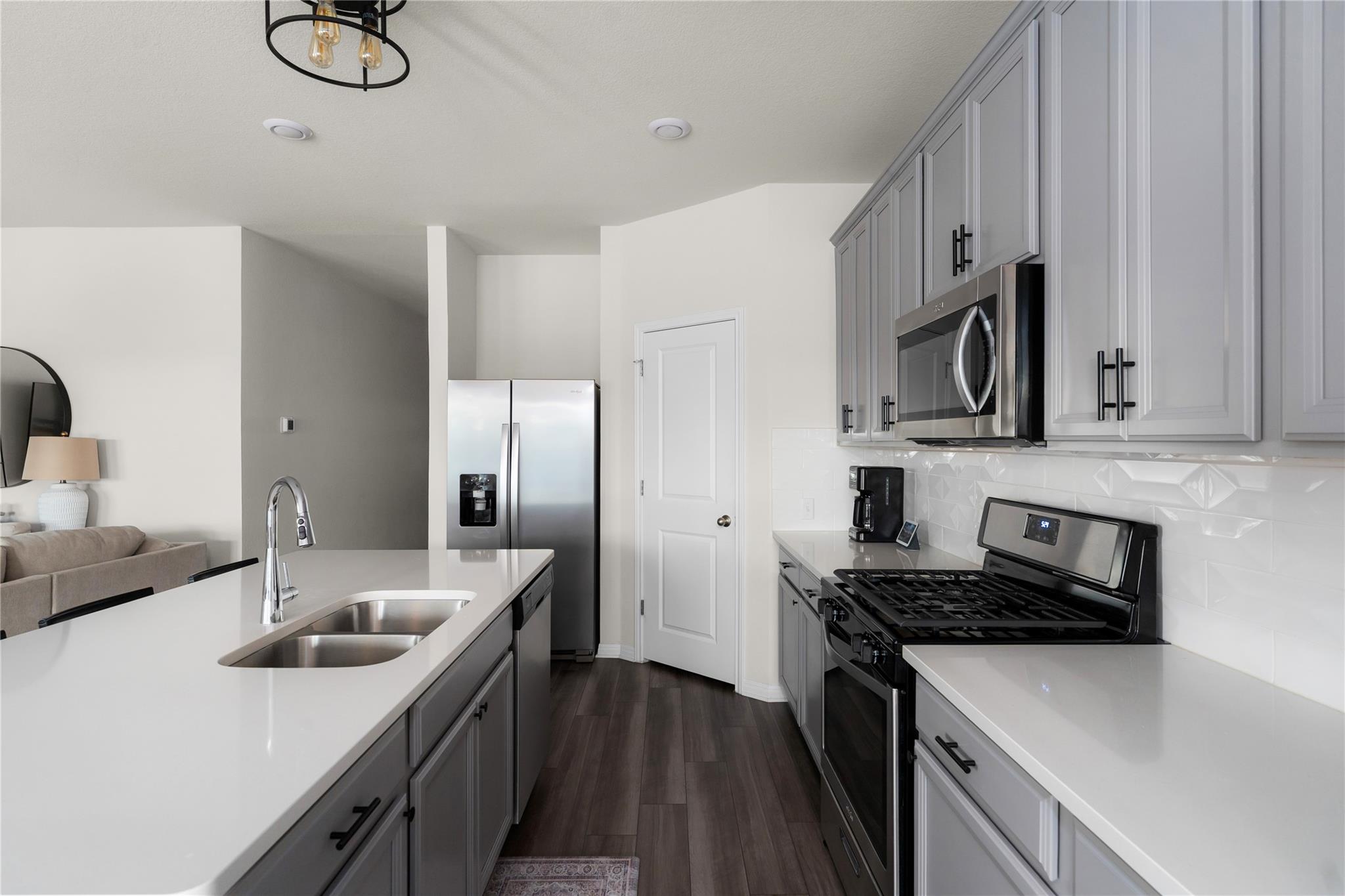 6511 Rounded Pebble LN