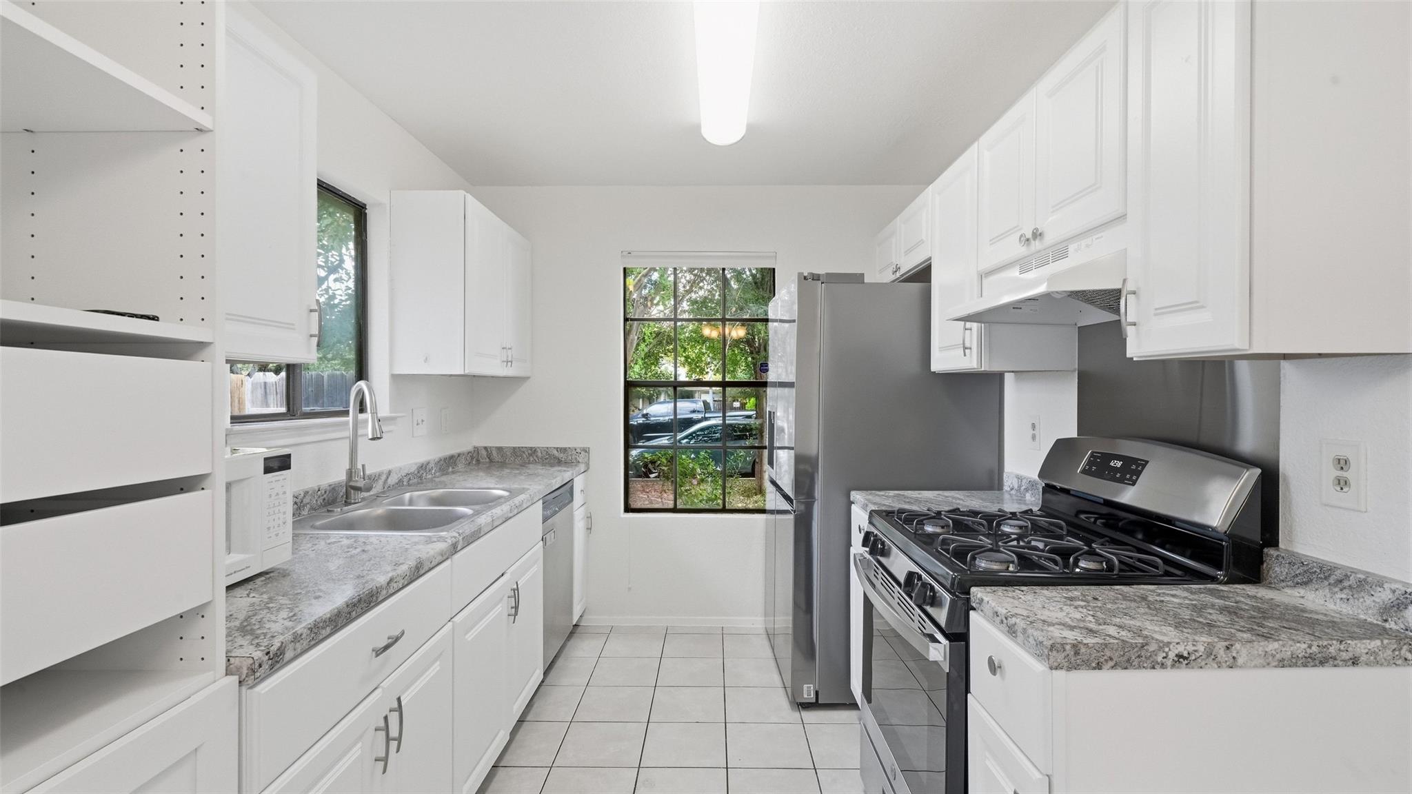 1124 Greenbriar LOOP