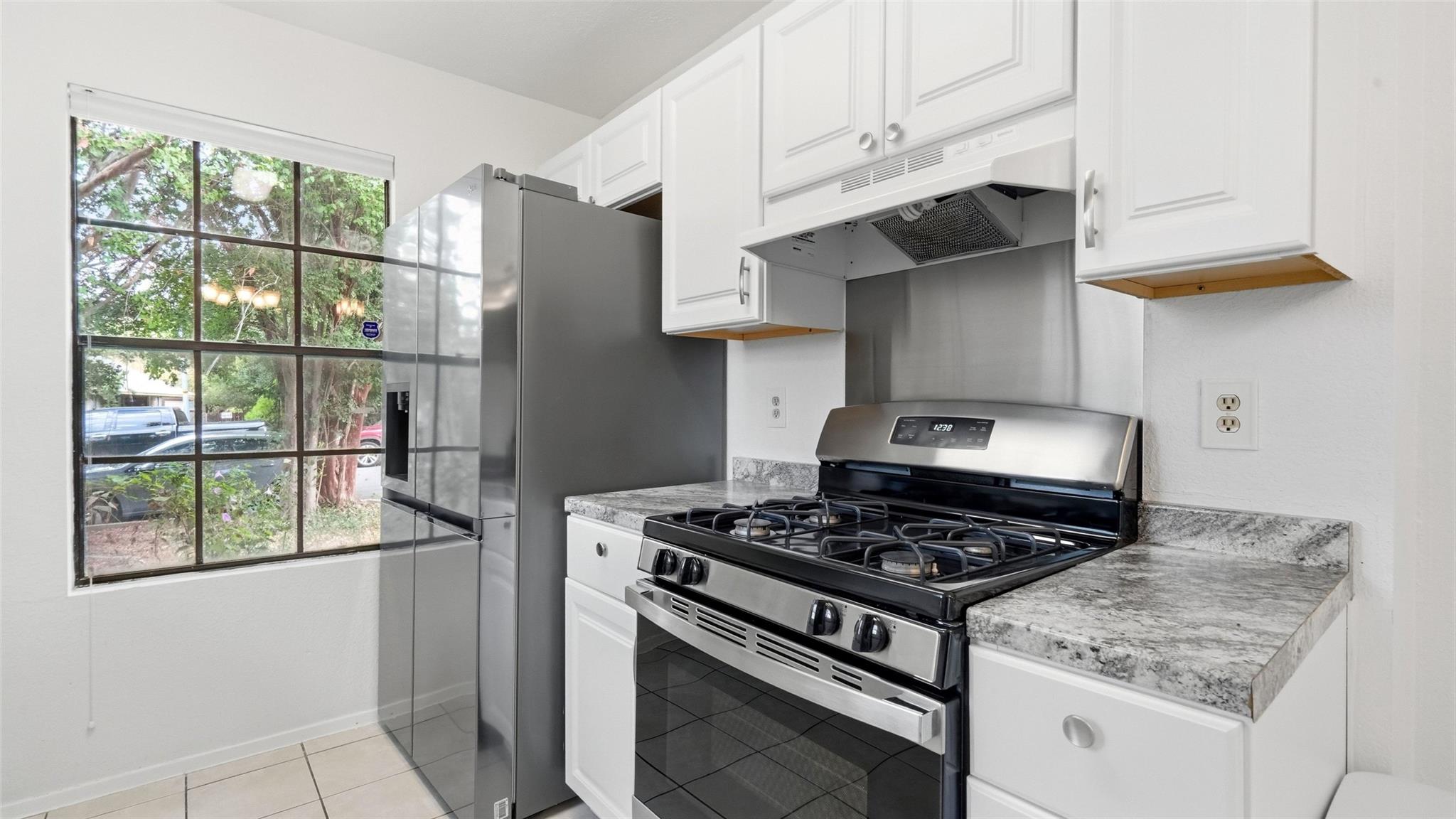 1124 Greenbriar LOOP