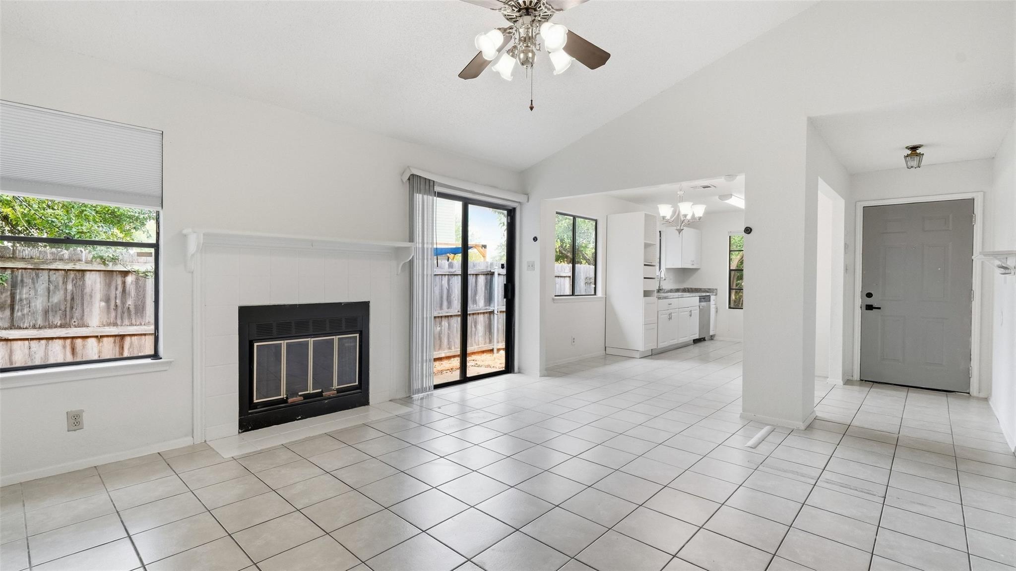 1124 Greenbriar LOOP