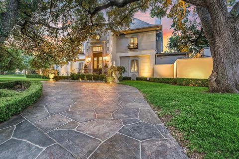 Photo of 1304 Gaston Ave, Austin, TX 78703 (MLS # 1077656)
