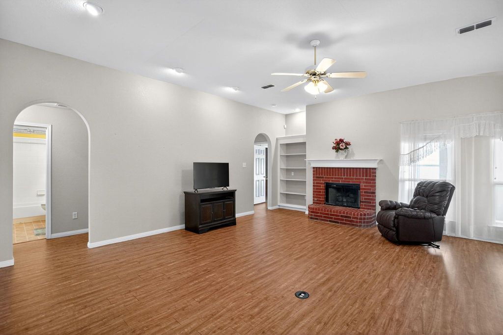 Photo of 1410 Colton LN, Lockhart, TX 78644 (MLS # 9241768)