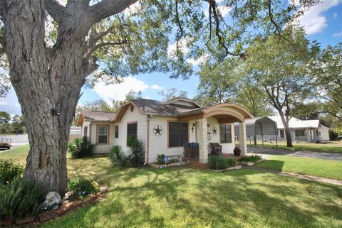 302 S Main ST Schulenburg TX 78956