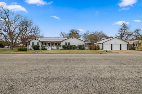 A home in La Grange