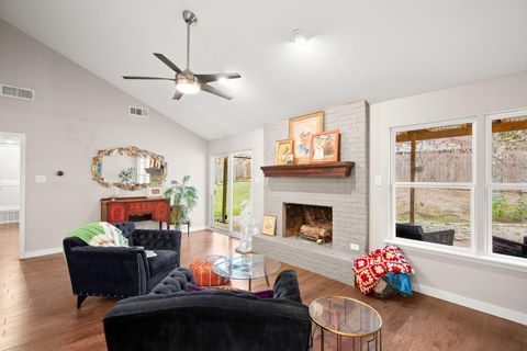 Photo of 7404 Barcelona DR, Austin, TX 78752 (MLS # 7546128)