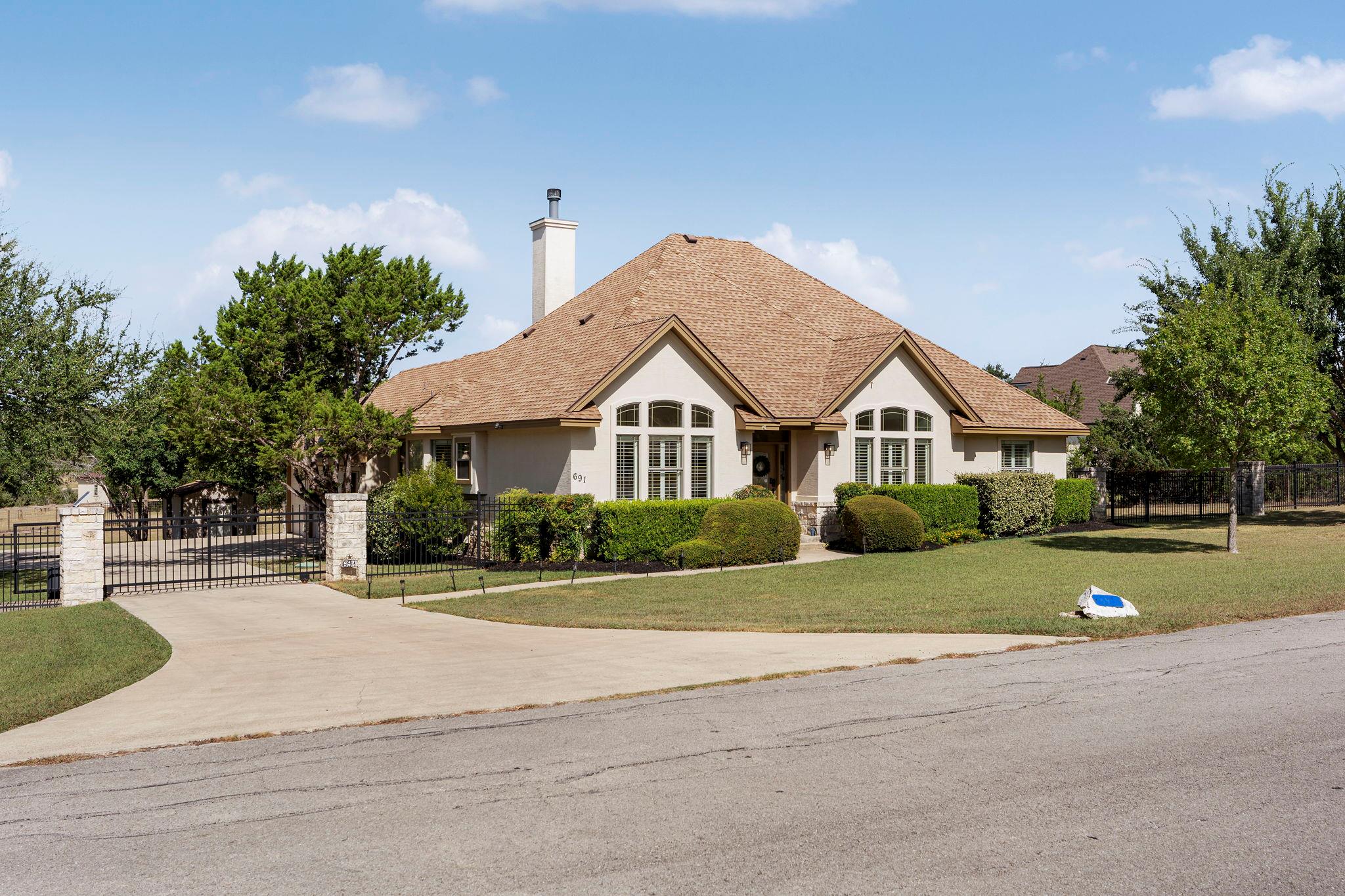 691 Broken Lance DR