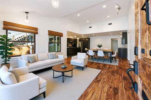 Photo of 1106 Fairmount Ave, Austin, TX 78704 (MLS # 1044177)