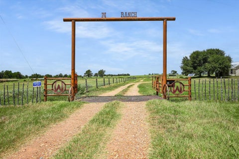 Photo of 1170 Private Road 3241, Lincoln, TX 78948 (MLS # 9135003)
