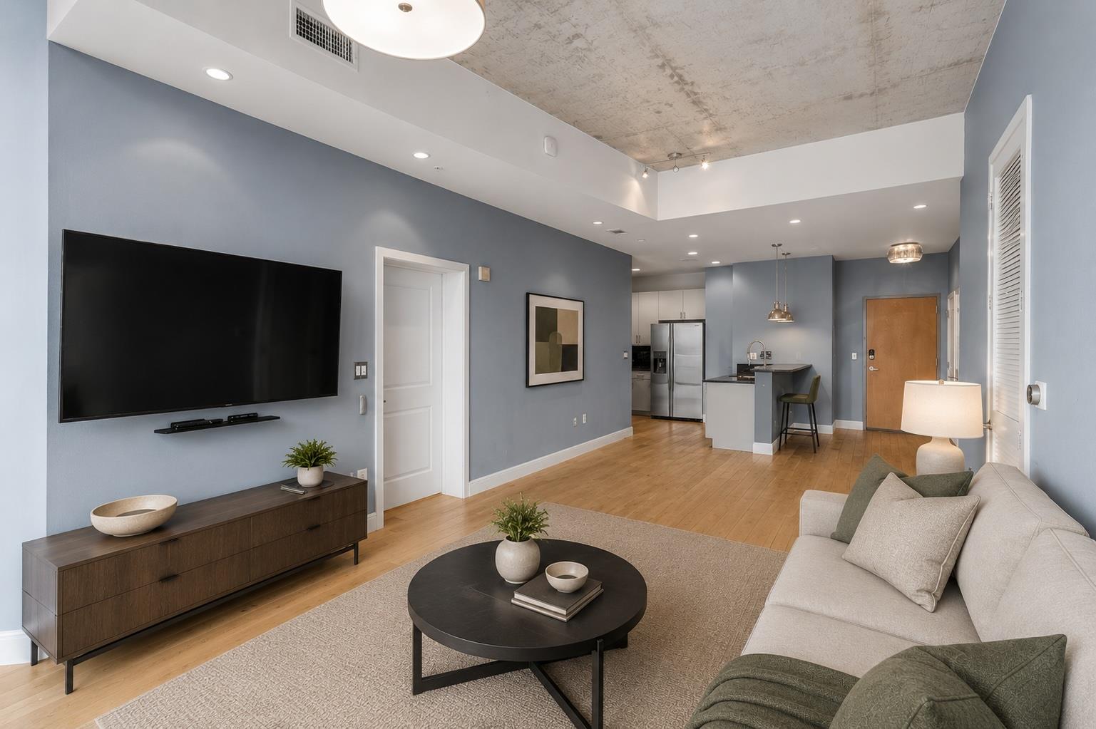 360 Nueces ST 1611