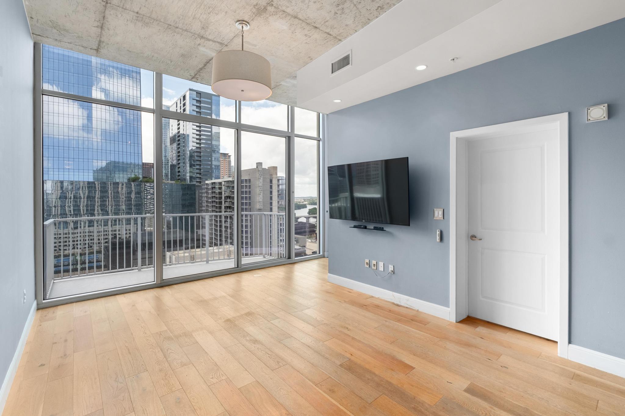360 Nueces ST 1611