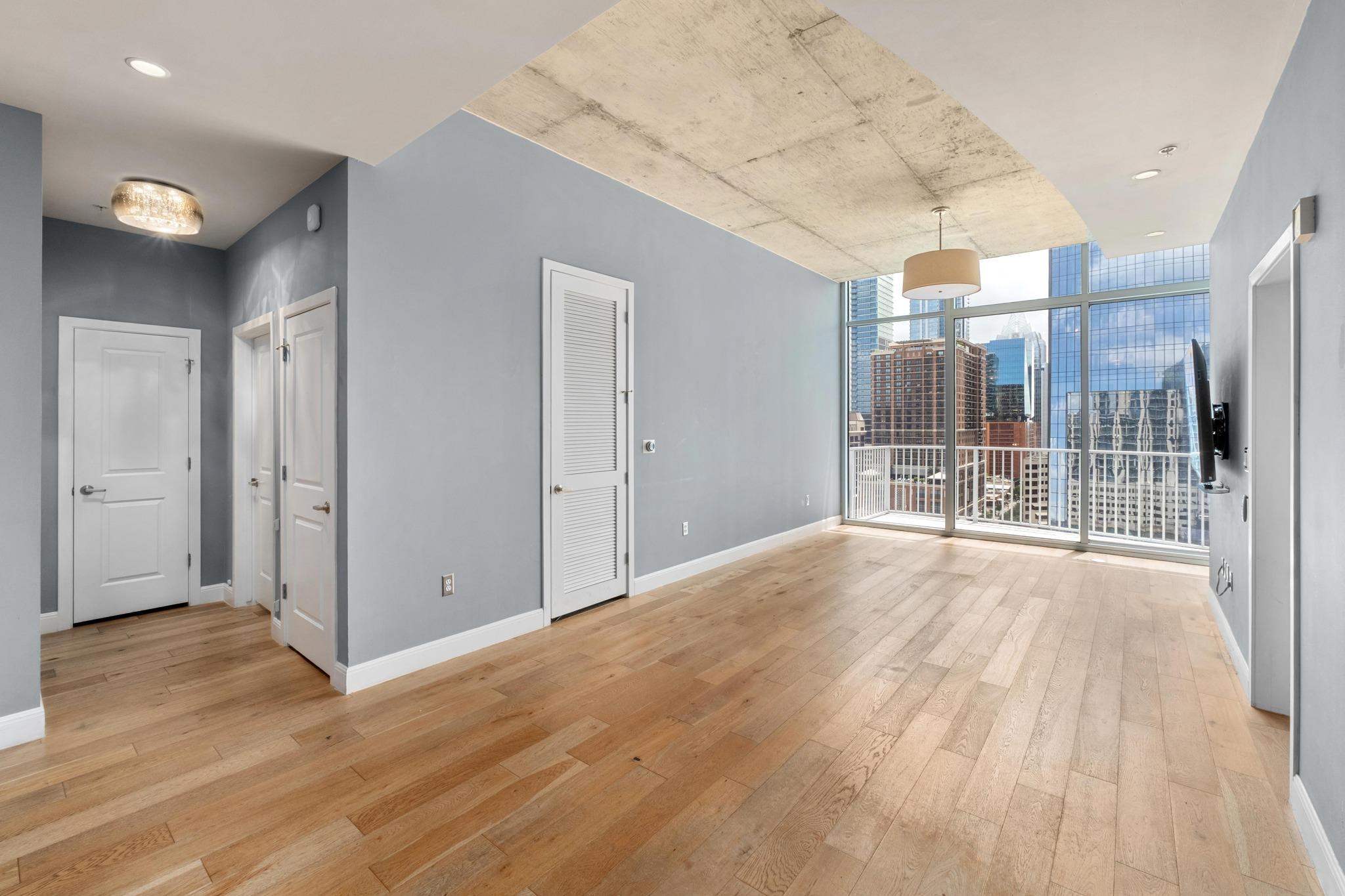 360 Nueces ST 1611