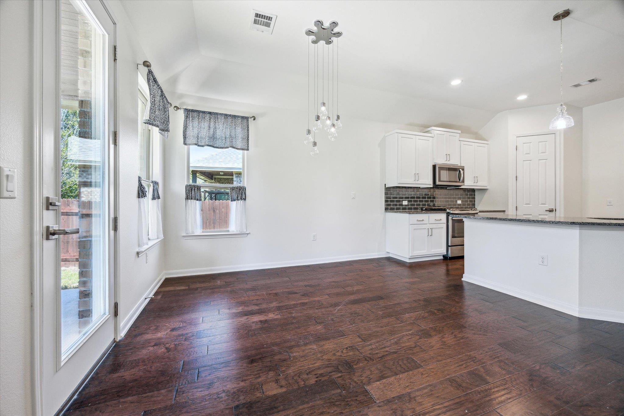 5504 Pincushion Daisy DR