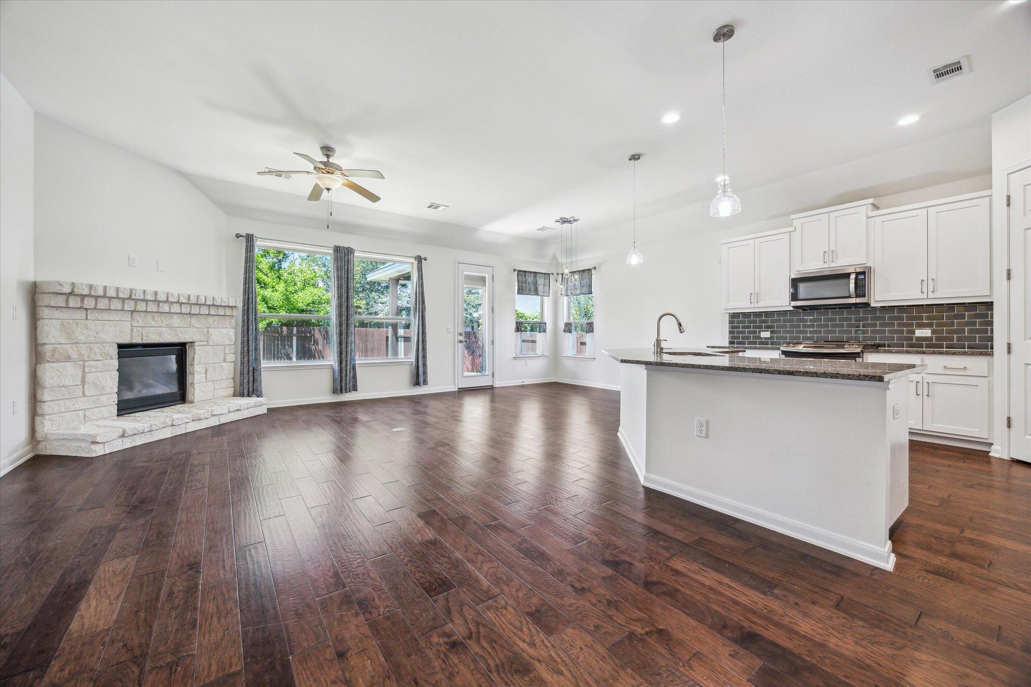 5504 Pincushion Daisy DR