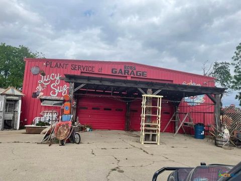 107 W 10th ST W Lampasas TX 76550